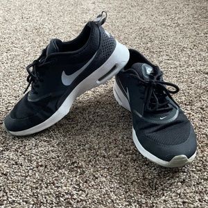 Women’s Nike tennis shoes